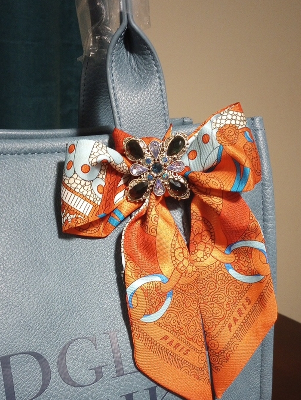 Elle Tote w/Brooch And Scarf - Picture 7 of 16